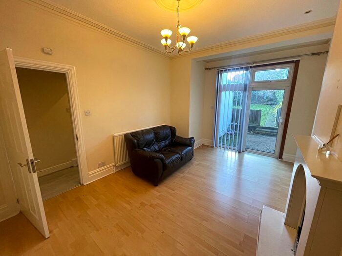 2 Bedroom Flat To Rent In Sevington Road, Hendon, NW4