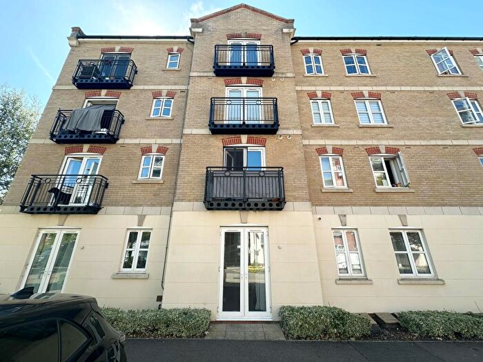 2 Bedroom Flat To Rent In Coxhill Way, Aylesbury, HP21