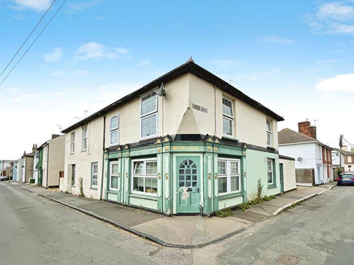 4 Bedroom Maisonette For Sale In Sydney Street, Brightlingsea, CO7