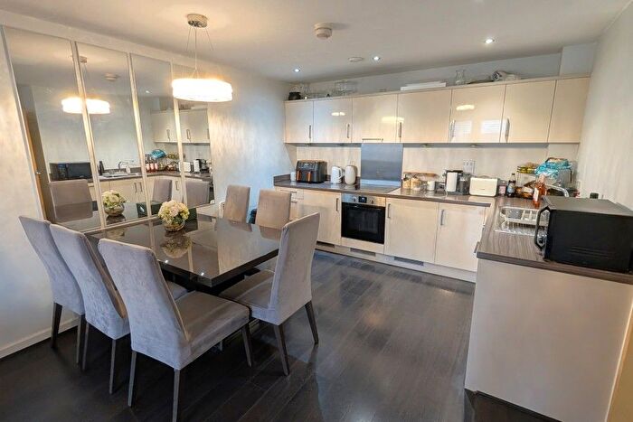 2 Bedroom Flat To Rent In Woking, Surrey, GU22