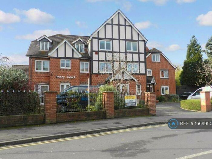 1 Bedroom Flat To Rent In Priory Court, Caversham, Reading, RG4