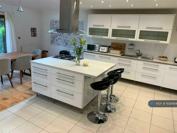 4 Bedroom Detached House To Rent In Black Horse Hill, Wirral, CH48