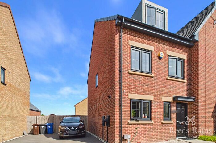 3 Bedroom Semi-Detached House For Sale In Bretton Way, Smithies, Barnsley, S71