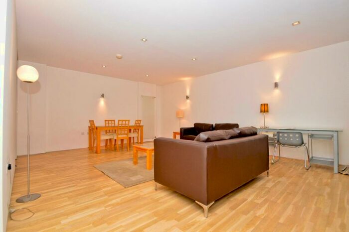 2 Bedroom Apartment To Rent In Plumbers Row, Aldgate East, E1