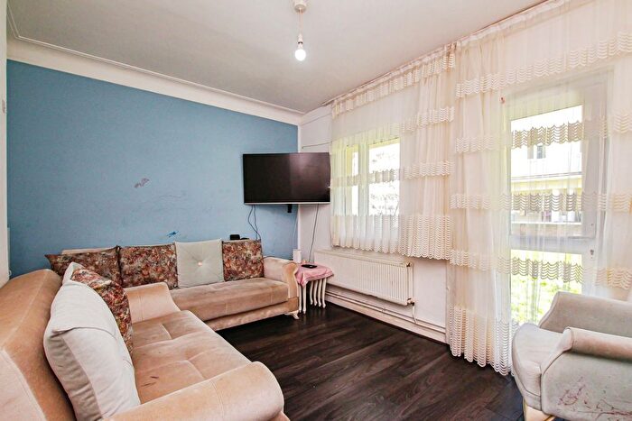 Studio For Sale In Gibson Close, London, E1