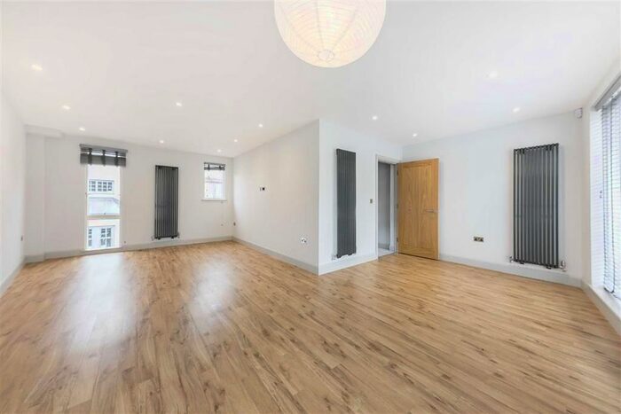 3 Bedroom Property To Rent In High Street, Hampton Wick, Kingston Upon Thames, KT1