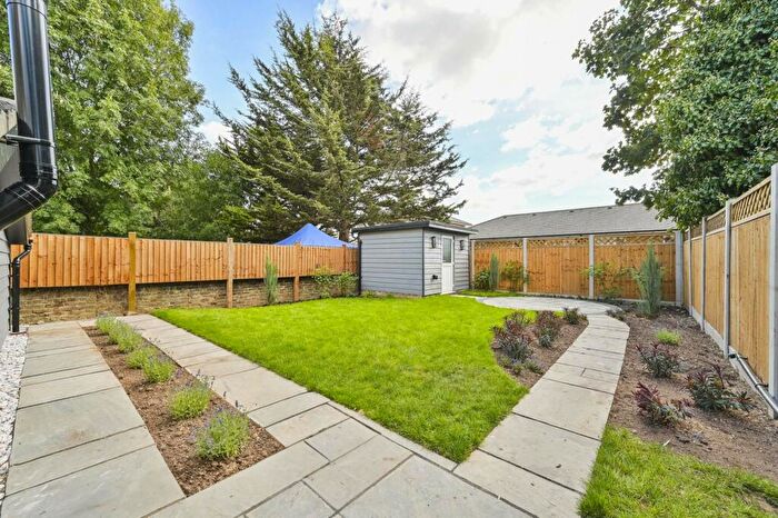 3 Bedroom Flat To Rent In Gloucester Drive, Finsbury Park, London, N4