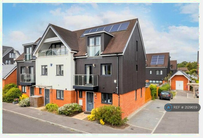 3 Bedroom End Of Terrace House To Rent In Tippett Lane, Oxted, RH8