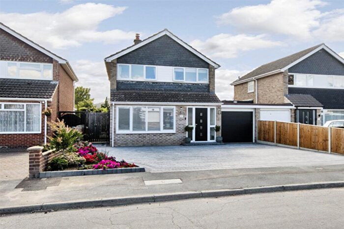 3 Bedroom Detached House For Sale In Shearwater, New Barn, Kent, DA3