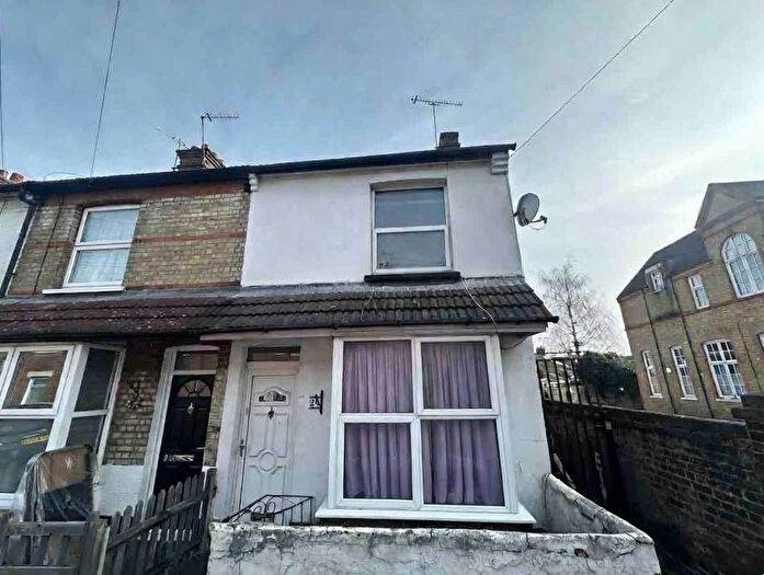 2 Bedroom End Terrace House For Sale In Leavesden Road, Watford, WD24