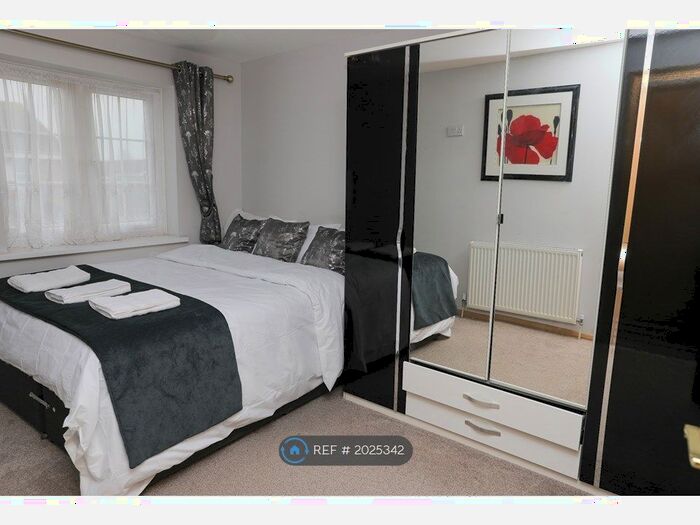 3 Bedroom Semi-Detached House To Rent In Waldstock Road, London, SE28