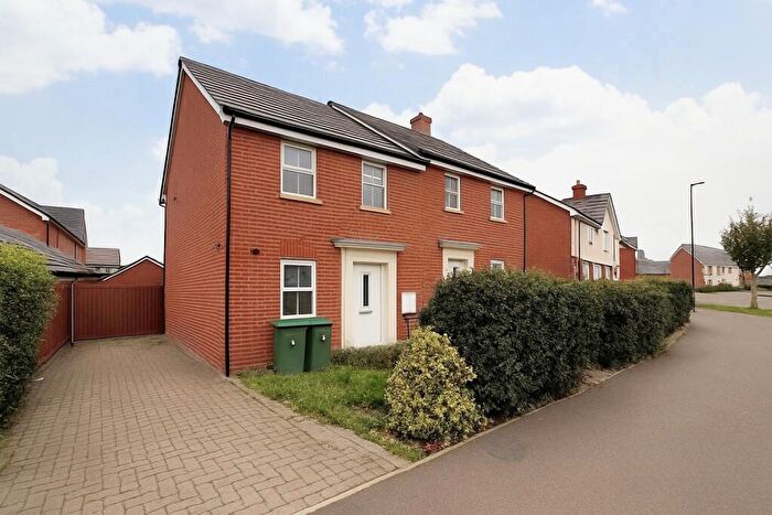 3 Bedroom Semi-Detached House To Rent In Armstrongs Fields, Broughton, Aylesbury, HP22