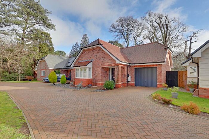 2 Bedroom Detached Bungalow For Sale In Woodlands Avenue, Rowlands Castle, PO9