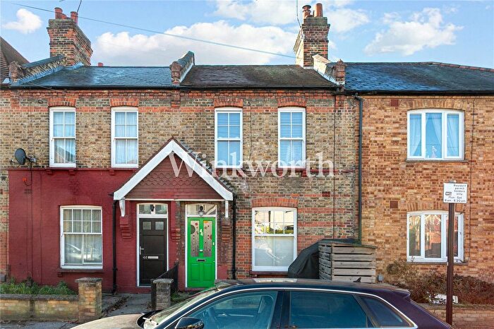 2 Bedroom Terraced House For Sale In Darwin Road, London, N22