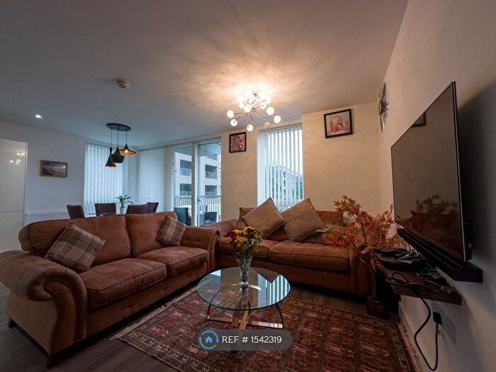 2 Bedroom Flat To Rent In Adenmore Road, London, SE6