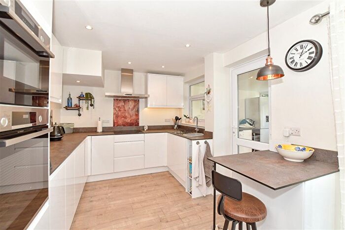 3 Bedroom Semi-detached House For Sale In Alliance Way, Paddock Wood, Tonbridge, Kent, TN12