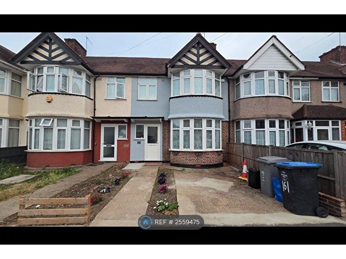 4 Bedroom Terraced House To Rent In Princes Avenue, London, NW9