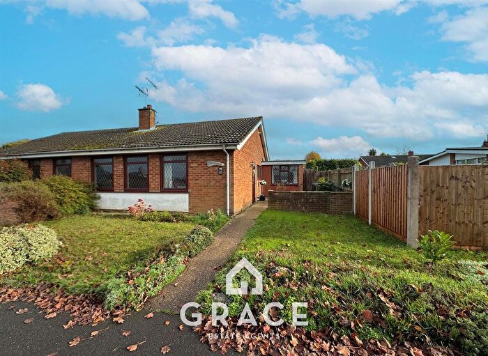 3 Bedroom Semi Detached Bungalow For Sale In Lincoln Gardens, Claydon, Ipswich, IP6