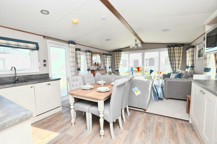 3 Bedroom Mobile/park Home For Sale In Broadland Sands Holiday Park, Corton, Suffolk, NR32