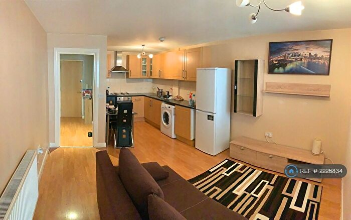 2 Bedroom Flat To Rent In Ivory Court, London, E9
