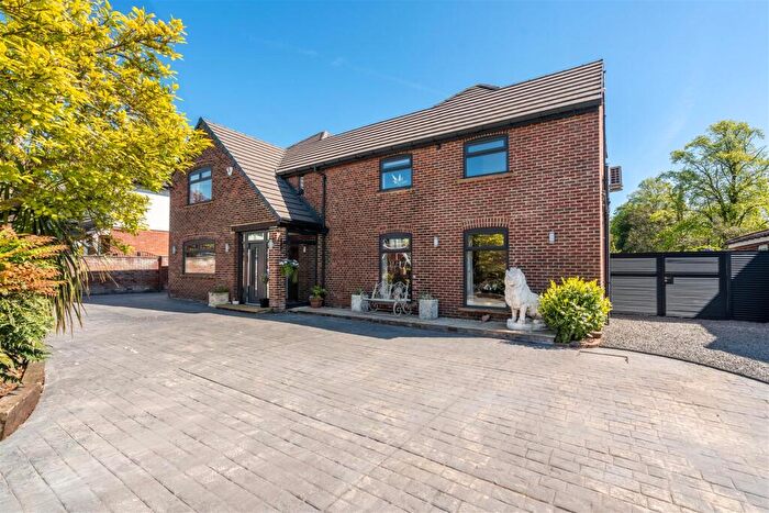 4 Bedroom Detached House For Sale In Park Avenue, Crossgates, Leeds, LS15