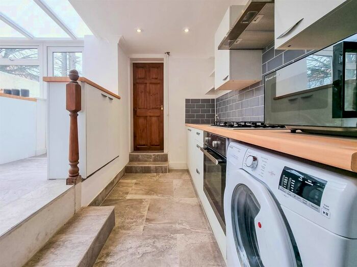 1 Bedroom Flat To Rent In Richmond Road, Gillingham, ME7