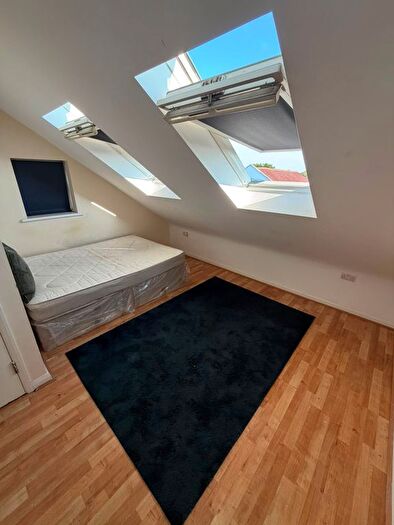 Studio To Rent In Chalvey Road East, Slough, SL1