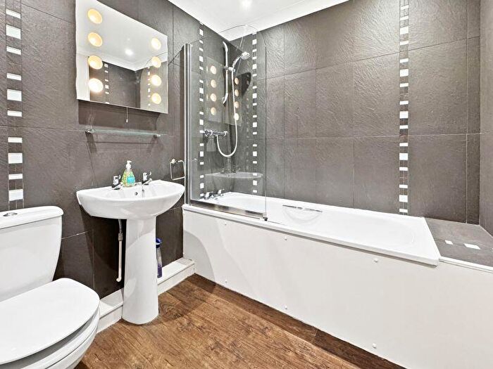 2 Bedroom Apartment To Rent In Consort Road, Cowes, PO31