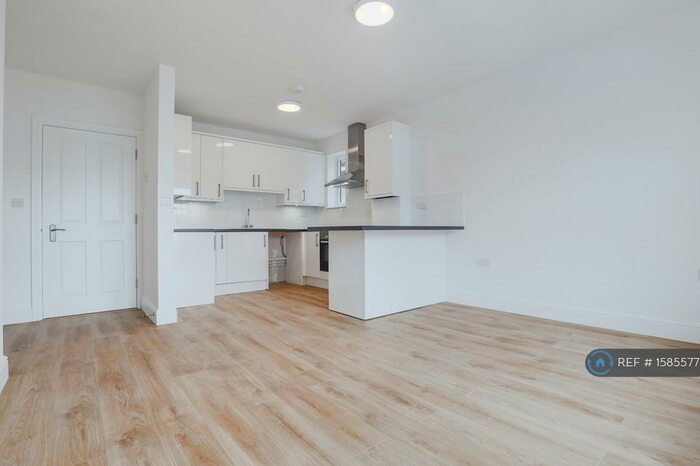 2 Bedroom Flat To Rent In Footscray Road, London, SE9