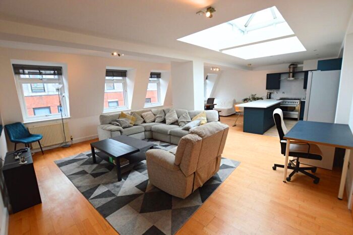 2 Bedroom Flat To Rent In Drapers House, York Place, Leeds, LS1