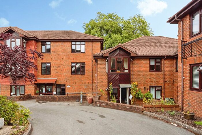 1 Bedroom Flat For Sale In Francis Court, Guildford, GU2