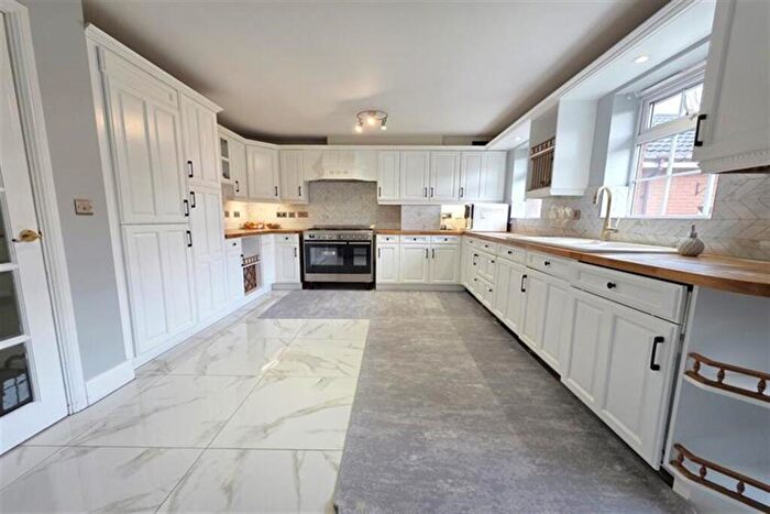 5 Bedroom Semi-Detached House For Sale In Clay Pits, Braintree, CM7