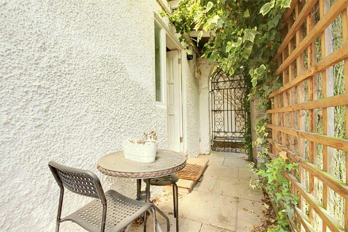 1 Bedroom Flat To Rent In Rorkes Drift, Waltham Cross, Hertfordshire, EN7