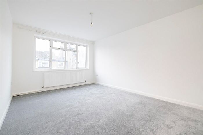 2 Bedroom Flat To Rent In Wood Street, London, E17