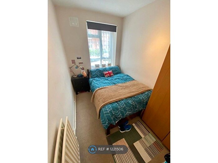 3 Bedroom Flat To Rent In Nelsons Row, London, SW4