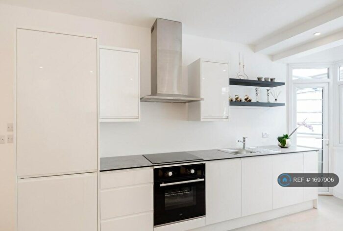 2 Bedroom Flat To Rent In Greville Hall, London, NW6