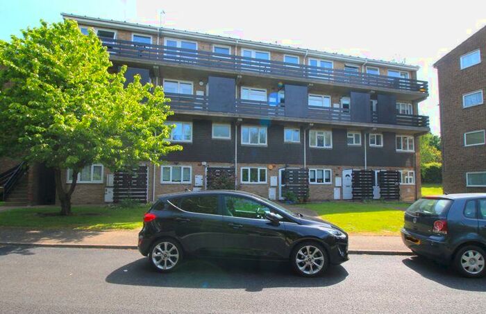 2 Bedroom Flat To Rent In Linton Court, Rise Park Parade, Romford, RM1