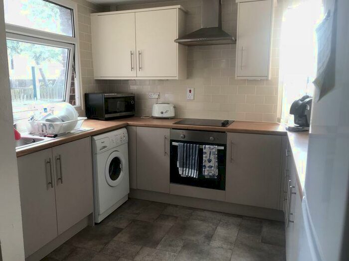 4 Bedroom Terraced House To Rent In Maxwell Close, Nottingham, NG7
