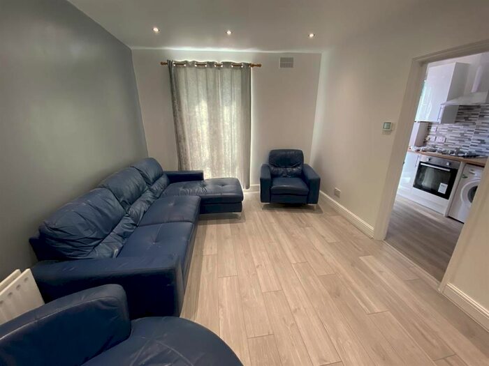 1 Bedroom Flat To Rent In Old Kent Road, London, South Bermondsey, SE1