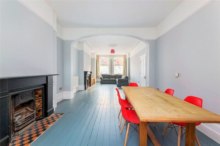 4 Bedroom Flat To Rent In Crockerton Road, London, SW17