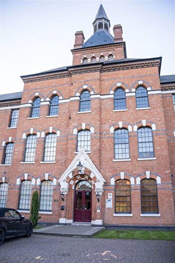 2 Bedroom Flat To Rent In Highcroft Road, Erdington, Birmingham, B23