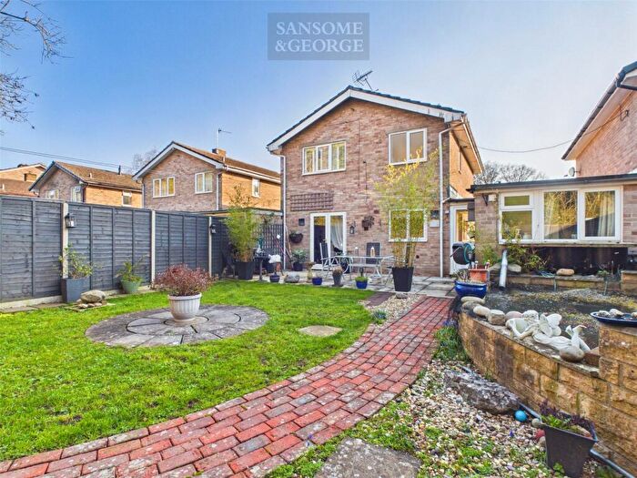 4 Bedroom Link Detached House For Sale In College Piece, Mortimer, Reading, Berkshire, RG7