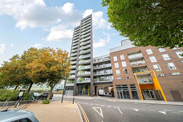 2 Bedroom Flat For Sale In Cofferdam Way, London, SE8