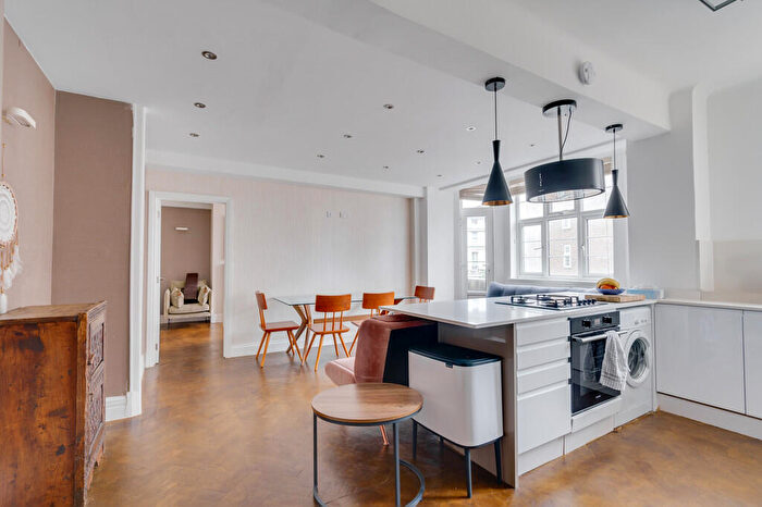 2 Bedroom Apartment To Rent In College Crescent, Swiss Cottage, London, NW3