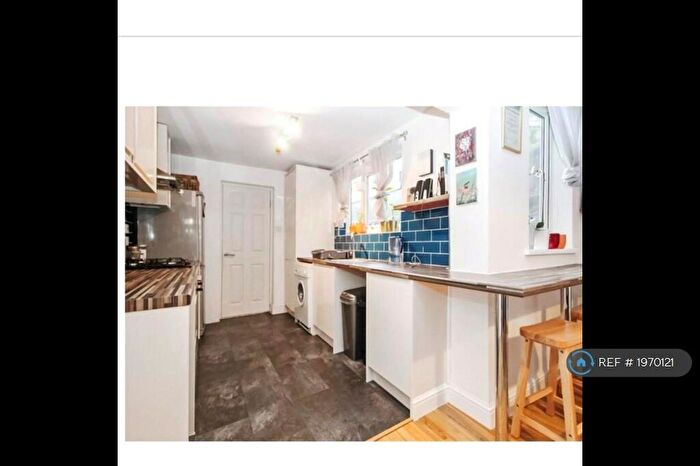 3 Bedroom Terraced House To Rent In Albany Road, Chatham, ME4