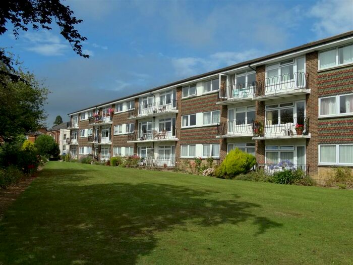 2 Bedroom Flat To Rent In Park Court, Park Road, Burgess Hill, RH15