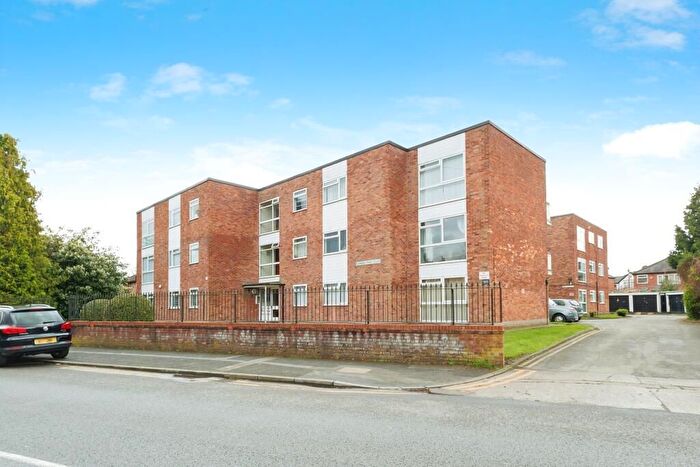 2 Bedroom Flat For Sale In Fog Lane, Manchester, M20