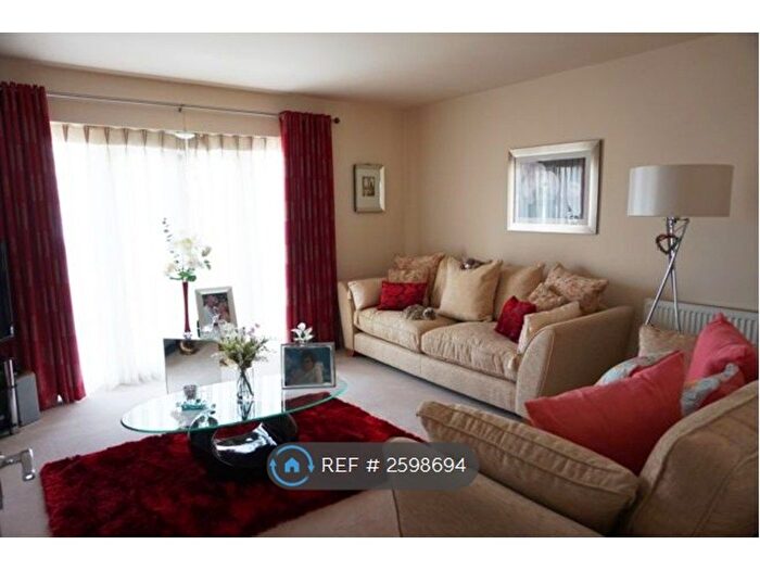 4 Bedroom Semi-Detached House To Rent In Galingale View, Newcastle Under Lyme, ST5