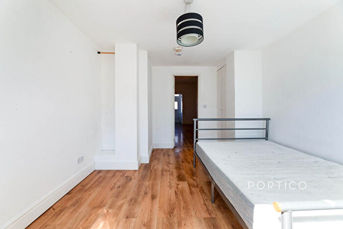 1 Bedroom Flat To Rent In Woodlands Road, IG1