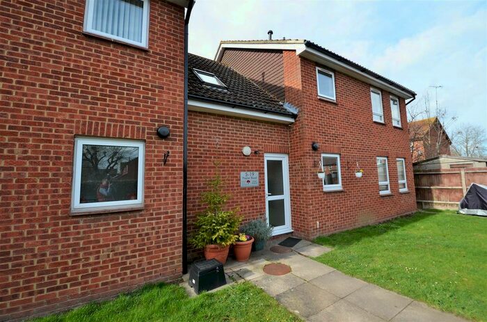 Studio To Rent In Poplar Road, Aylesbury, HP20